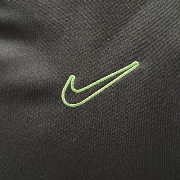 Nike Active Pullover - NWT - Picture 3 of 5